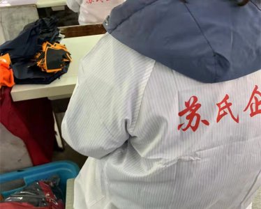 男(nán)士工(gōng)作(zuò)服的(de)定制(zhì)要(yào)求有(yǒu)哪些(xiē)